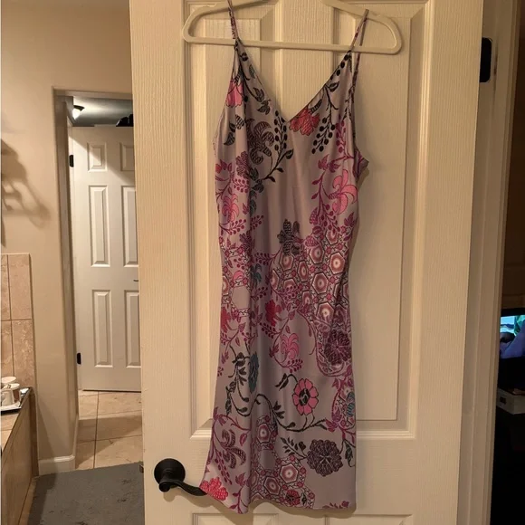 Beautiful Natori chemise/nightgown with matching robe - Picture 4 of 5